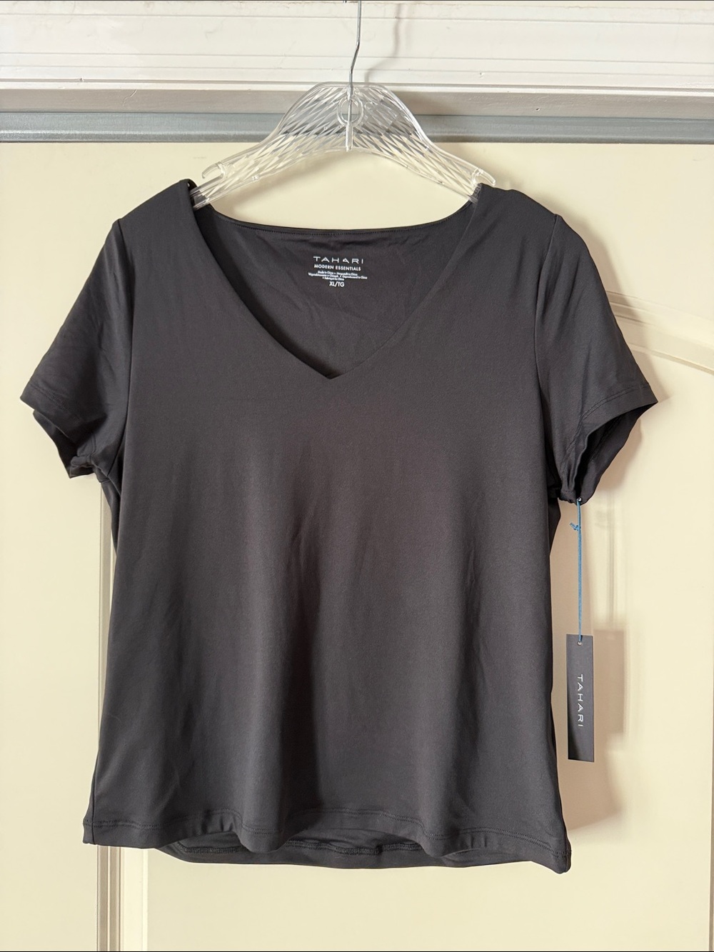 Tahari Black V-Neck Short Sleeve Knit Tee